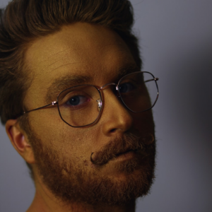 Moustache Towel Table