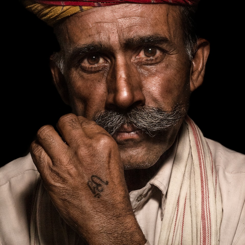 Moustache Tomato Grey